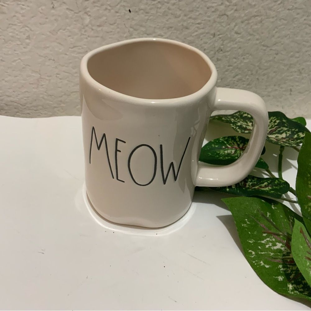 RAE DUNN White MEOW Coffee/Tea Mug Artisan Collection by Magenta 239 dishwasher
